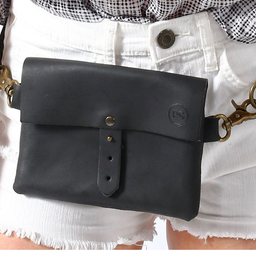 PRETTY SIMPLE LEATHER FESTIVAL BAG IN BLACK