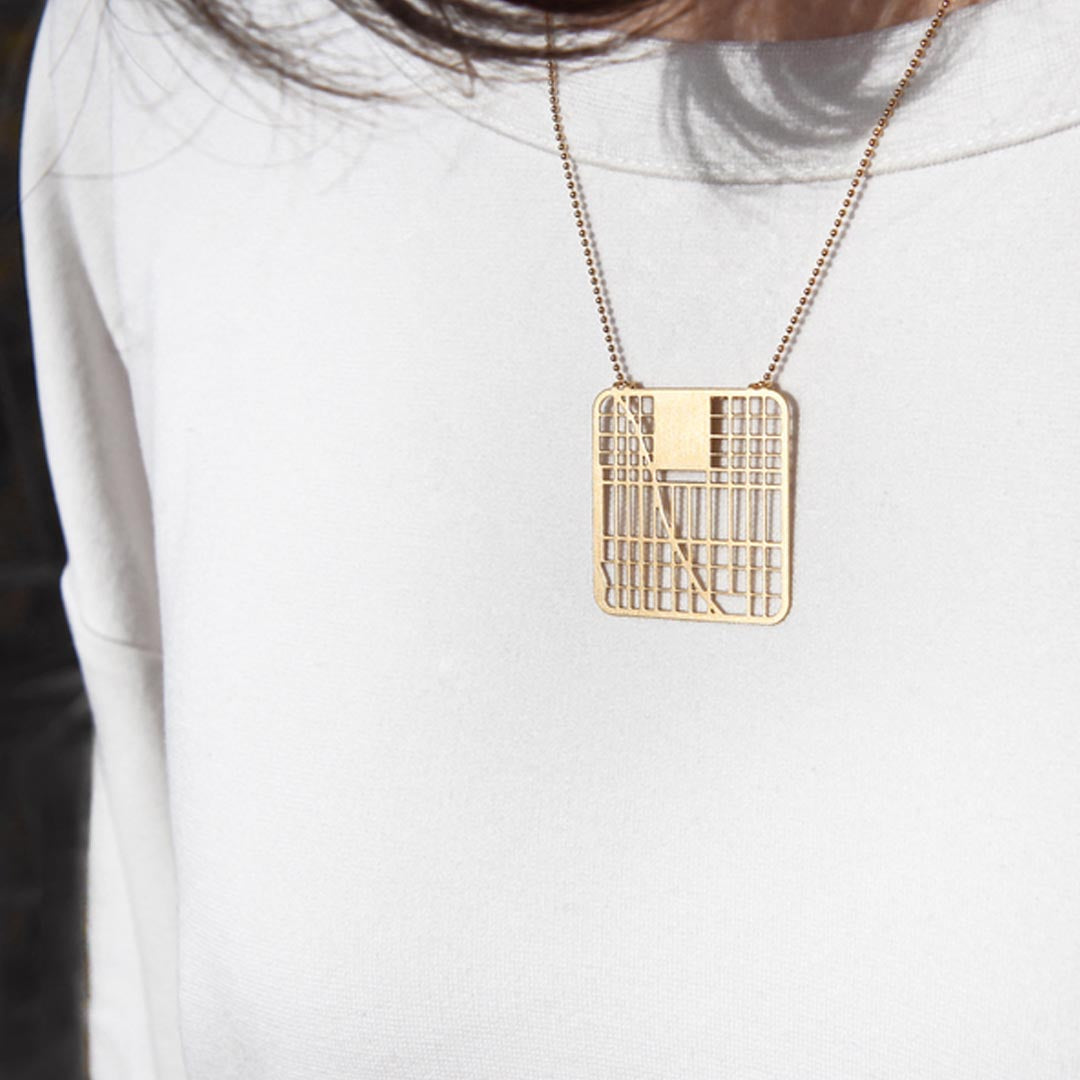 NEW YORK 24K MAP NECKLACE