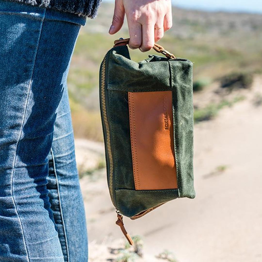 FOXTAIL DOPP KIT IN OLIVE